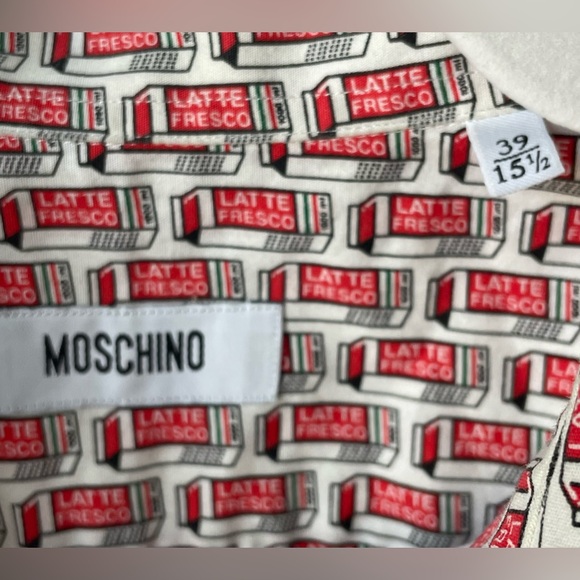 Moschino Men’s Button Up Red on White "LATTE FRESCO" Motive Shirt Size 39/15.5 - Picture 4 of 6